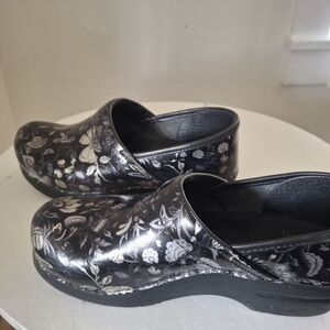 Floral Patterned Clogs